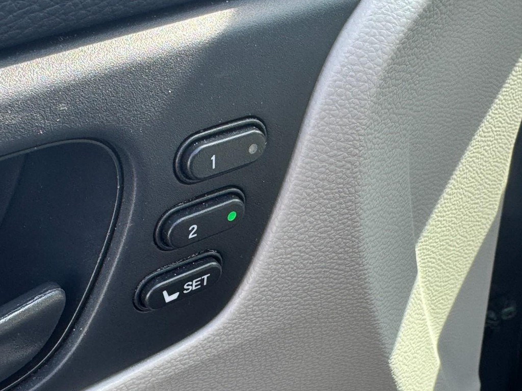 Honda Odyssey Vehicle Full-screen Gallery Image 17
