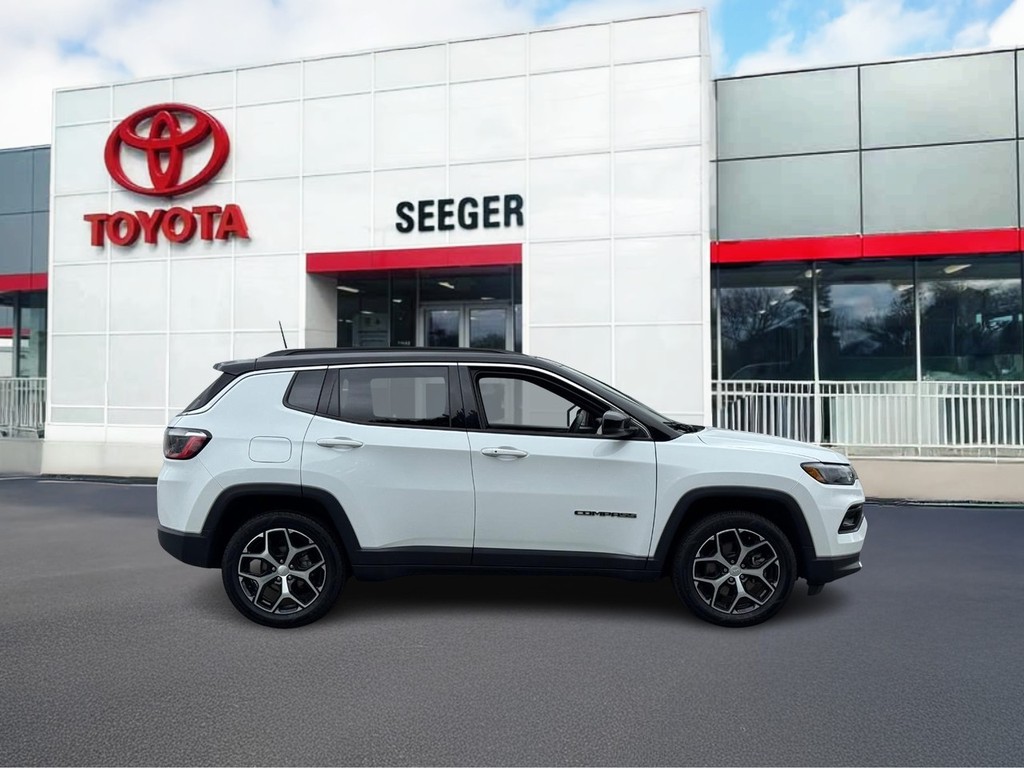 Jeep Compass Vehicle Full-screen Gallery Image 02