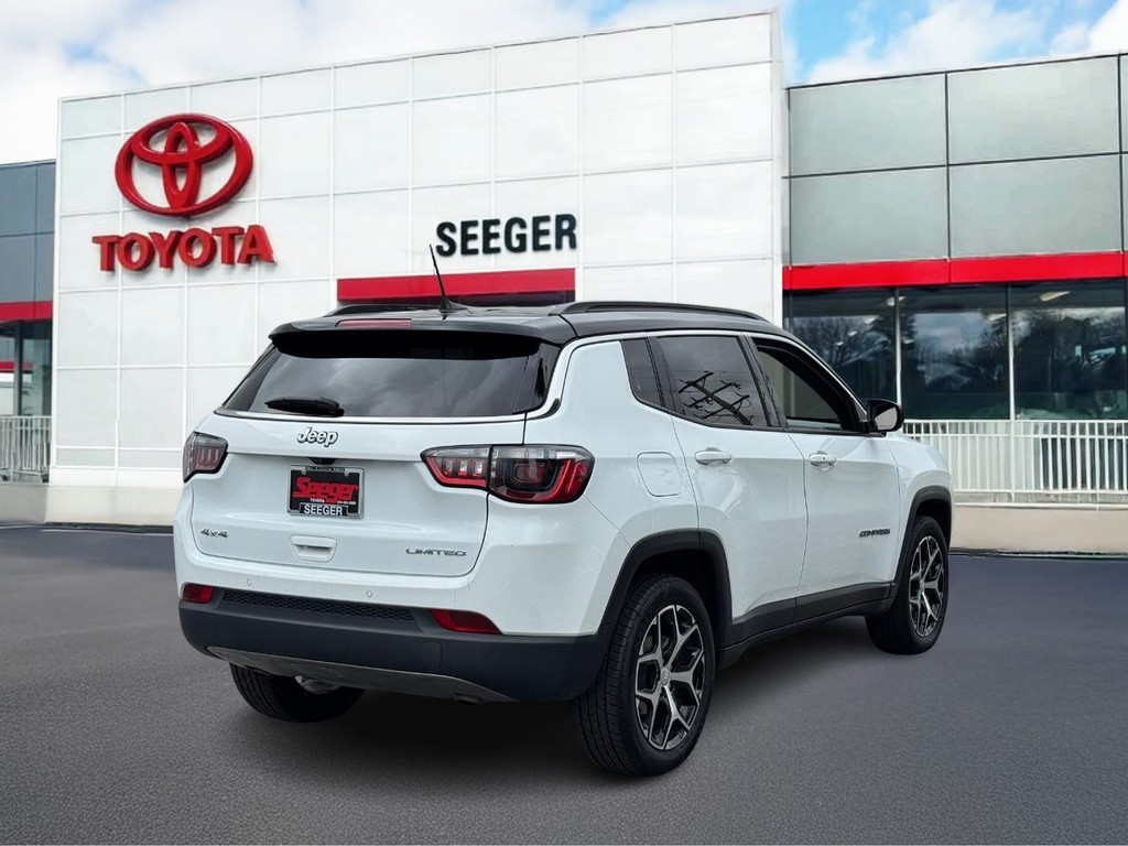 Jeep Compass Vehicle Full-screen Gallery Image 03