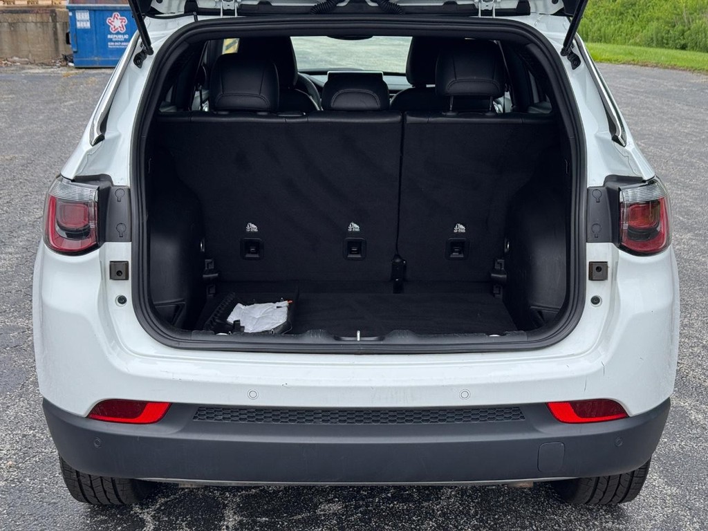 Jeep Compass Vehicle Full-screen Gallery Image 05