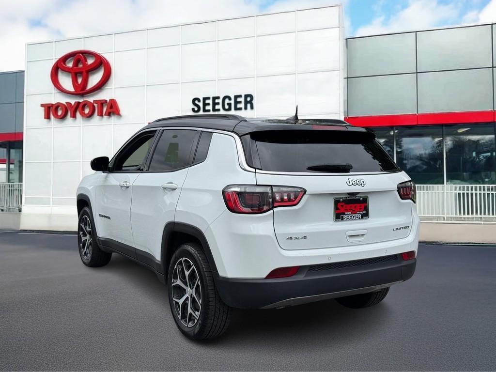 Jeep Compass Vehicle Full-screen Gallery Image 07