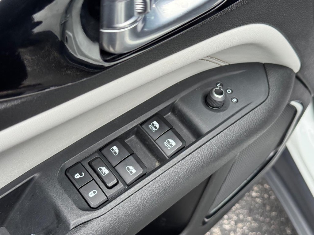 Jeep Compass Vehicle Full-screen Gallery Image 12