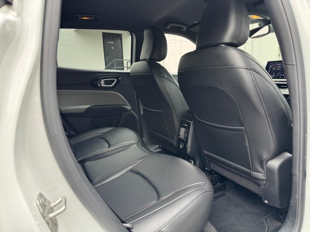 Jeep Compass Vehicle Full-screen Gallery Image 15