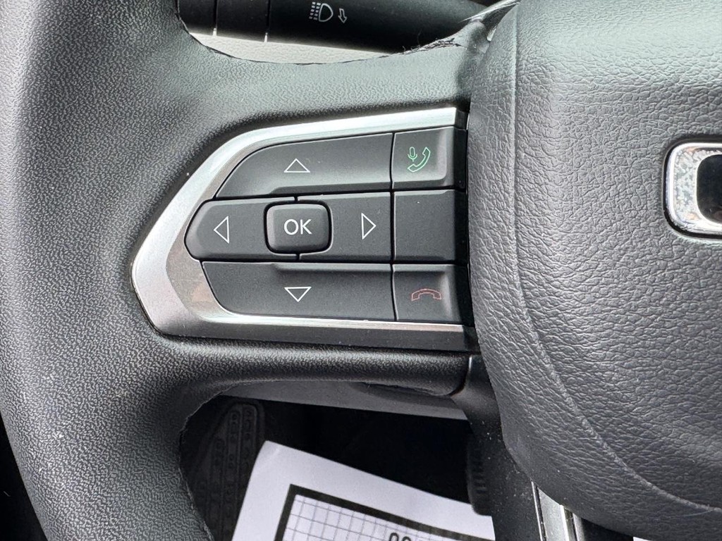 Jeep Compass Vehicle Full-screen Gallery Image 17
