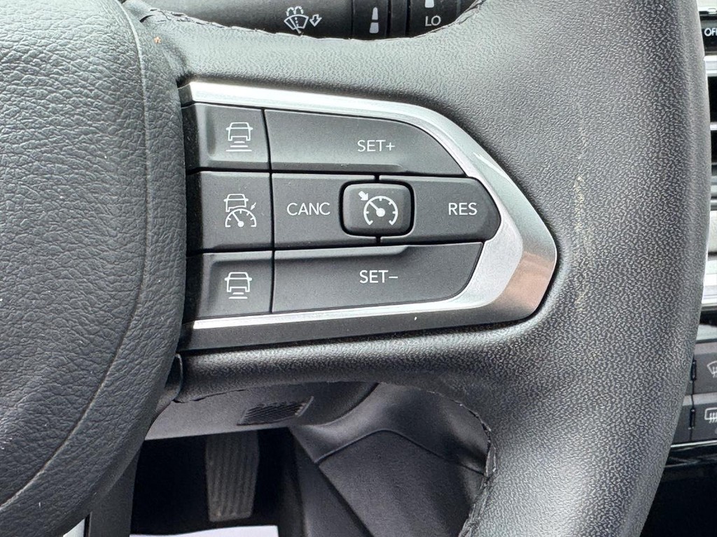Jeep Compass Vehicle Full-screen Gallery Image 18