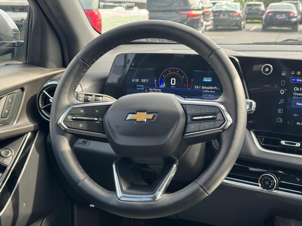 Chevrolet Equinox Vehicle Full-screen Gallery Image 12