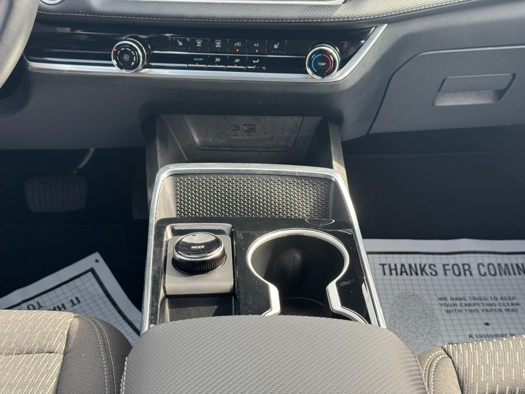 Chevrolet Equinox Vehicle Full-screen Gallery Image 14