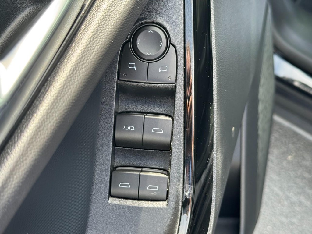Chevrolet Equinox Vehicle Full-screen Gallery Image 15