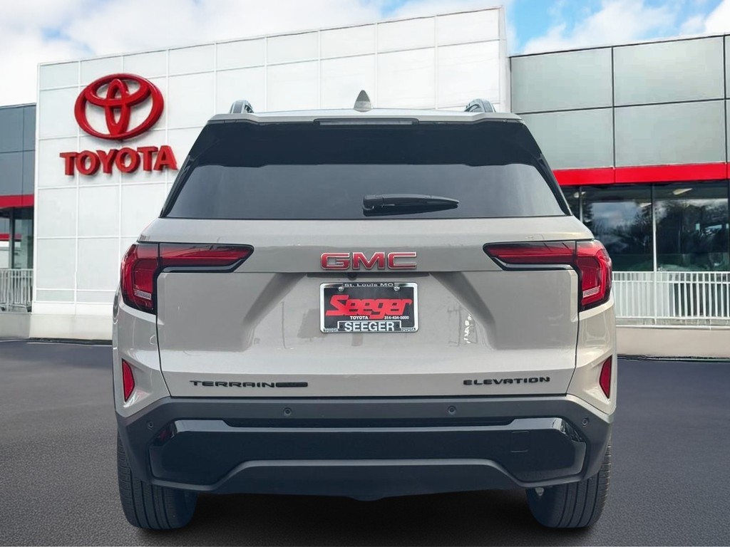GMC Terrain Vehicle Full-screen Gallery Image 06