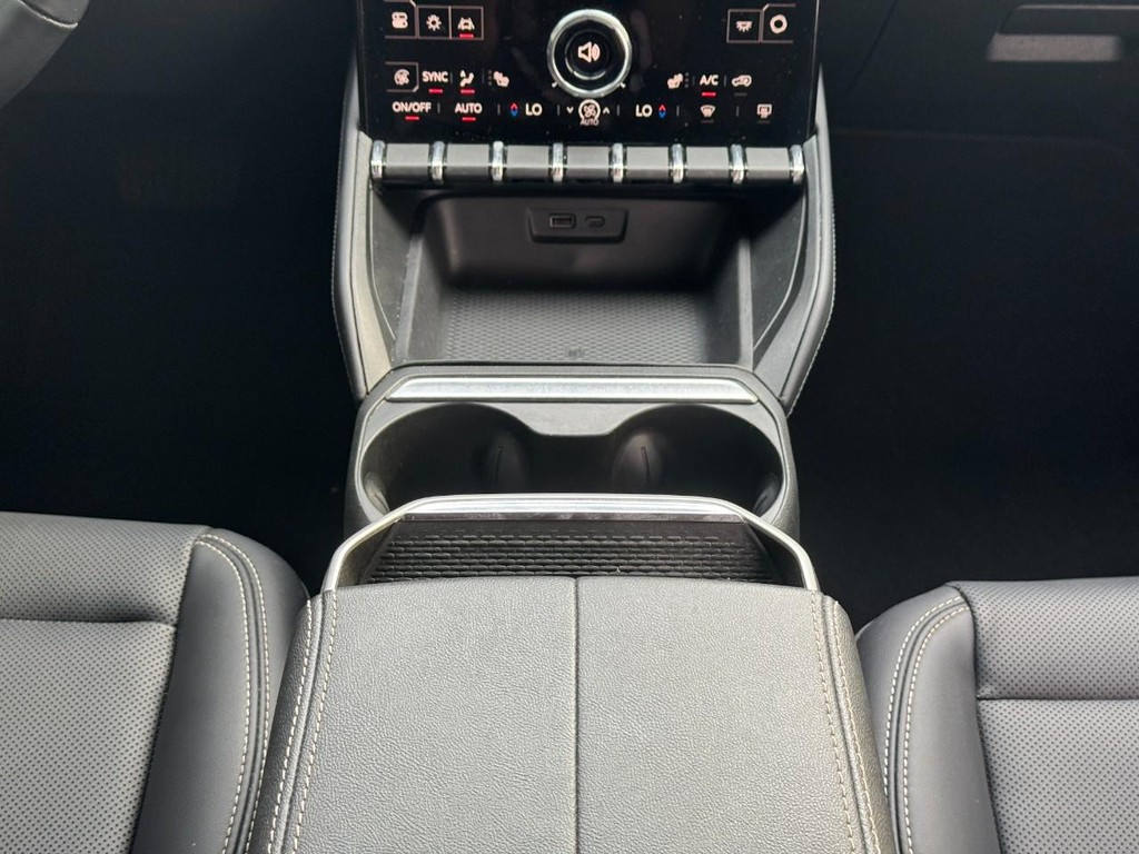 GMC Terrain Vehicle Full-screen Gallery Image 15
