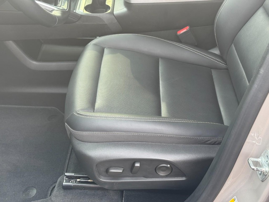 GMC Terrain Vehicle Full-screen Gallery Image 18