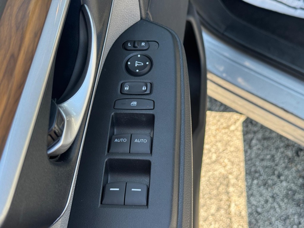 Honda CR-V Vehicle Full-screen Gallery Image 15
