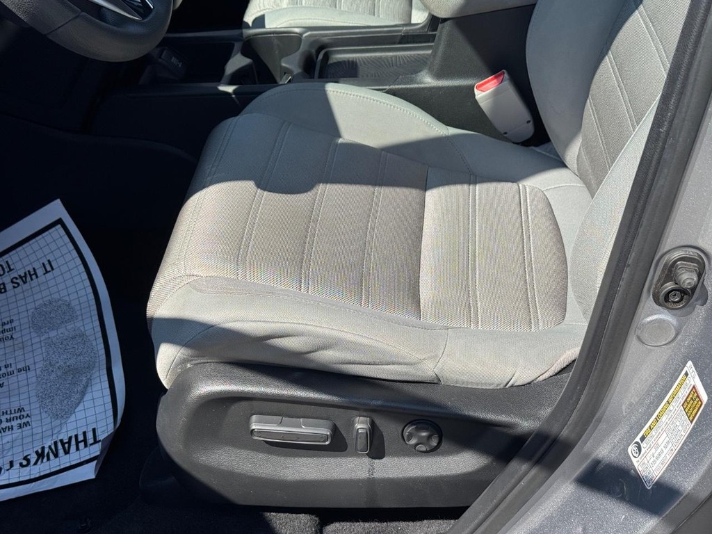 Honda CR-V Vehicle Full-screen Gallery Image 16