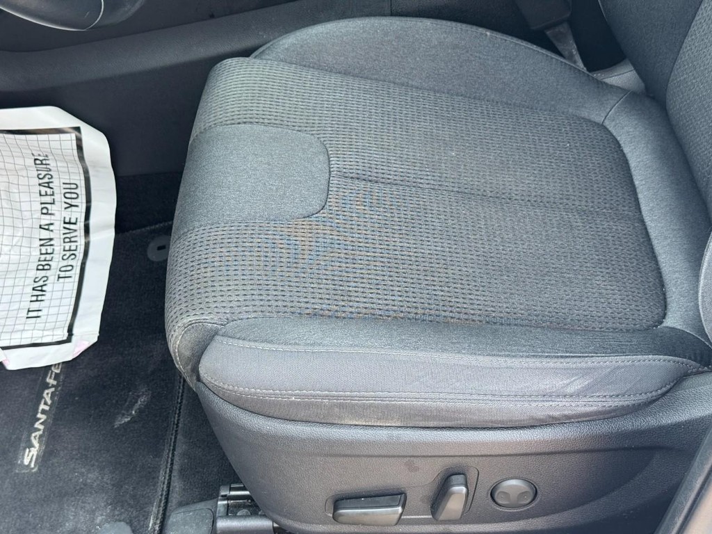 Hyundai Santa Fe Vehicle Full-screen Gallery Image 17