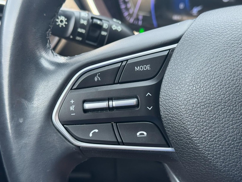Hyundai Santa Fe Vehicle Full-screen Gallery Image 20