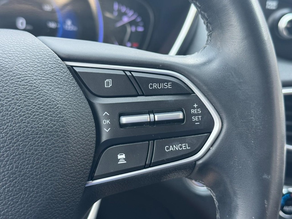 Hyundai Santa Fe Vehicle Full-screen Gallery Image 21