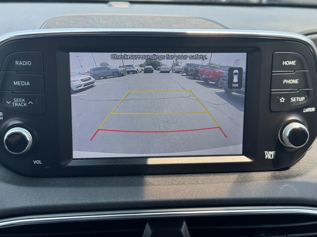 Hyundai Santa Fe Vehicle Full-screen Gallery Image 24