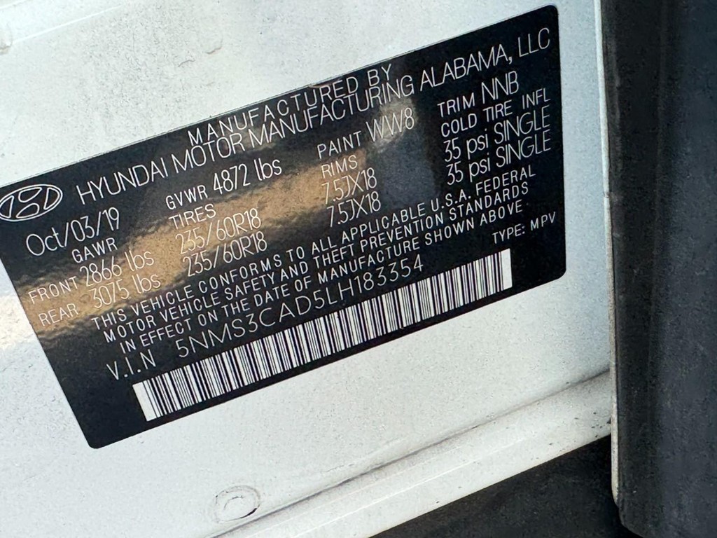 Hyundai Santa Fe Vehicle Full-screen Gallery Image 26
