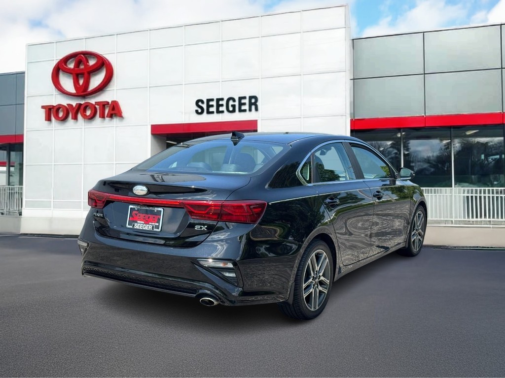 Kia Forte Vehicle Full-screen Gallery Image 03