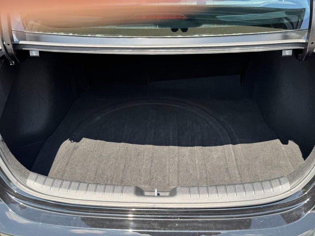 Kia Forte Vehicle Full-screen Gallery Image 06