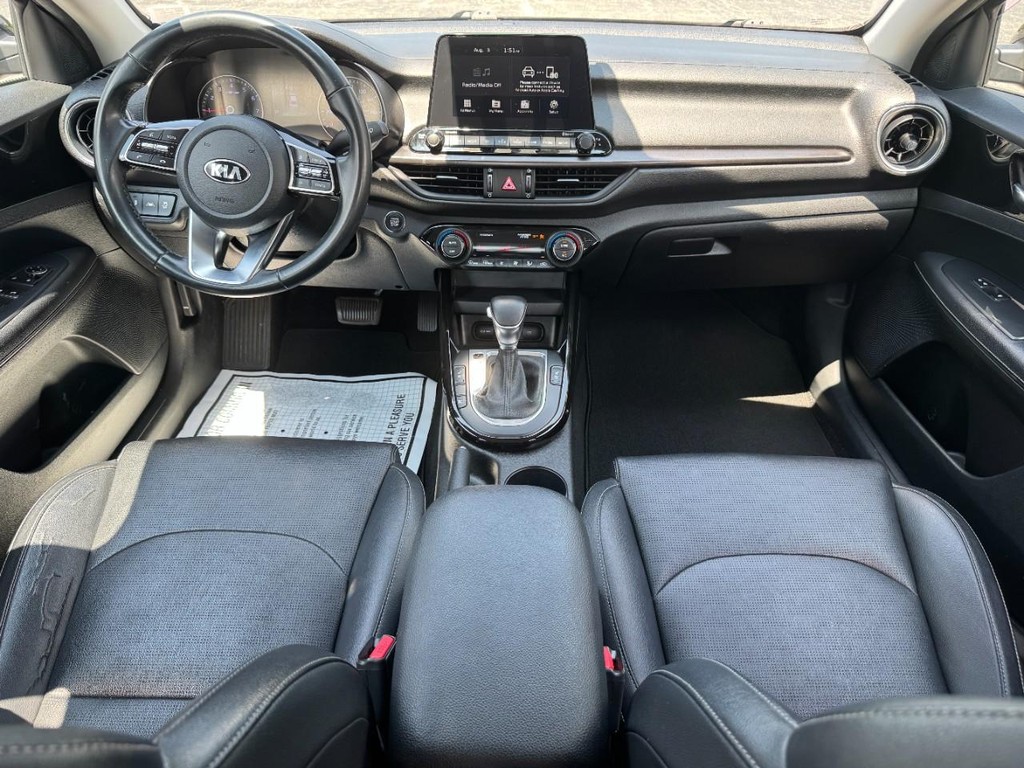 Kia Forte Vehicle Full-screen Gallery Image 12