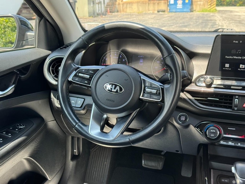 Kia Forte Vehicle Full-screen Gallery Image 13