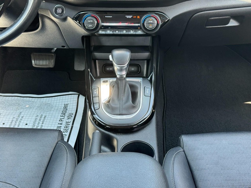 Kia Forte Vehicle Full-screen Gallery Image 15
