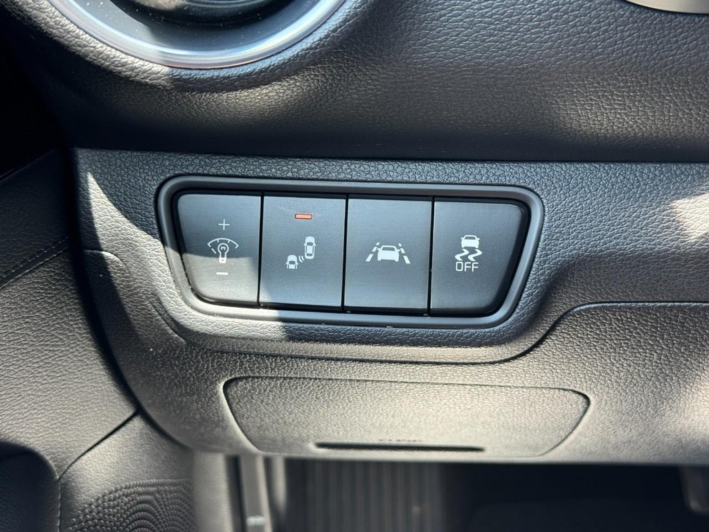 Kia Forte Vehicle Full-screen Gallery Image 18