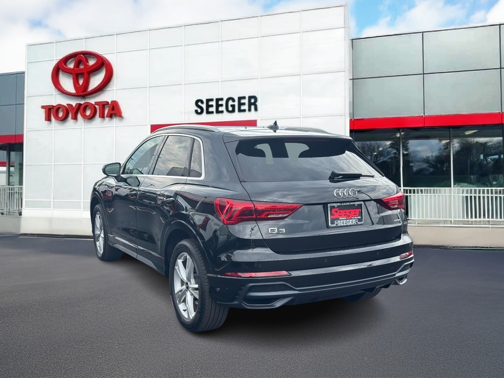 Audi Q3 Vehicle Full-screen Gallery Image 06