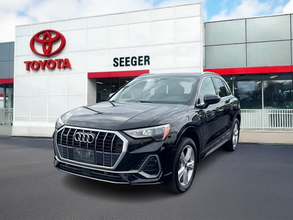 Audi Q3 Vehicle Full-screen Gallery Image 08
