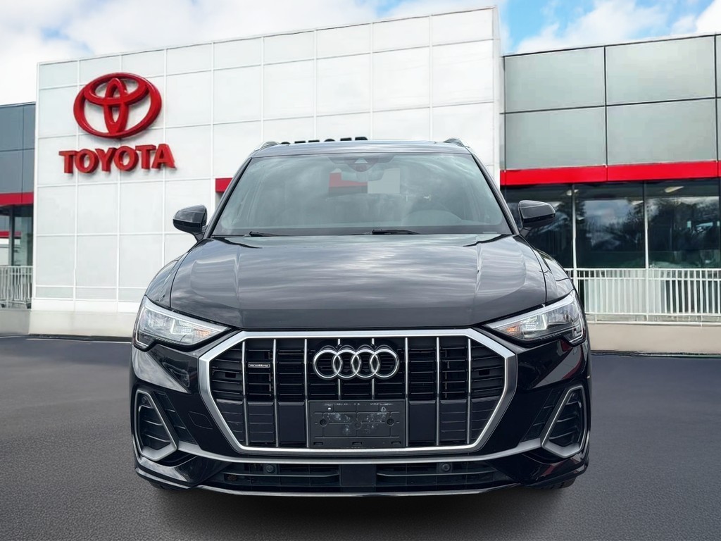 Audi Q3 Vehicle Full-screen Gallery Image 09