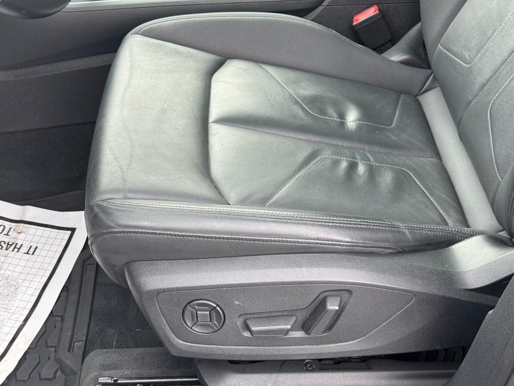 Audi Q3 Vehicle Full-screen Gallery Image 17