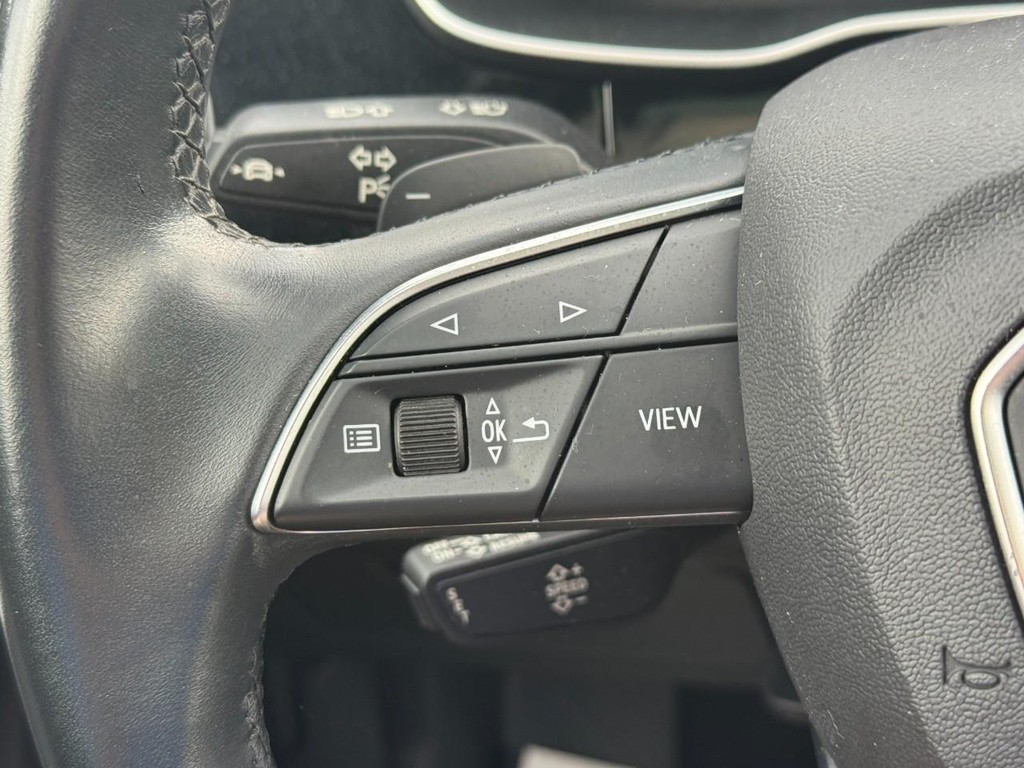 Audi Q3 Vehicle Full-screen Gallery Image 19