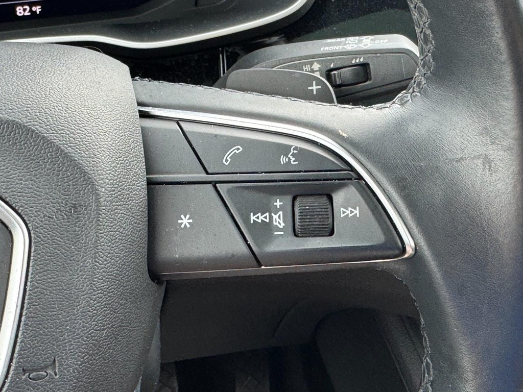 Audi Q3 Vehicle Full-screen Gallery Image 20