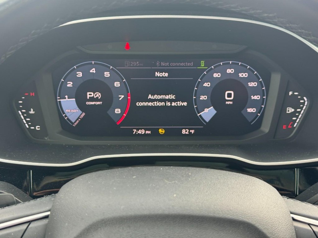 Audi Q3 Vehicle Full-screen Gallery Image 21