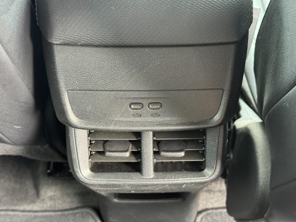 Chevrolet Equinox Vehicle Full-screen Gallery Image 11