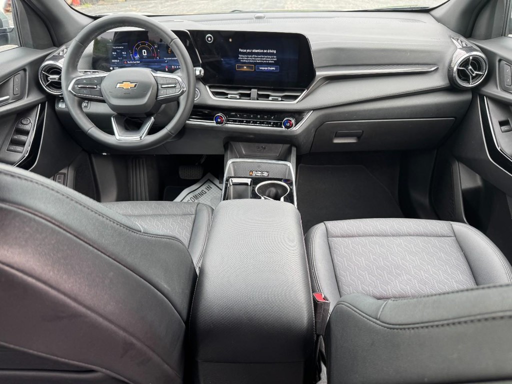 Chevrolet Equinox Vehicle Full-screen Gallery Image 12