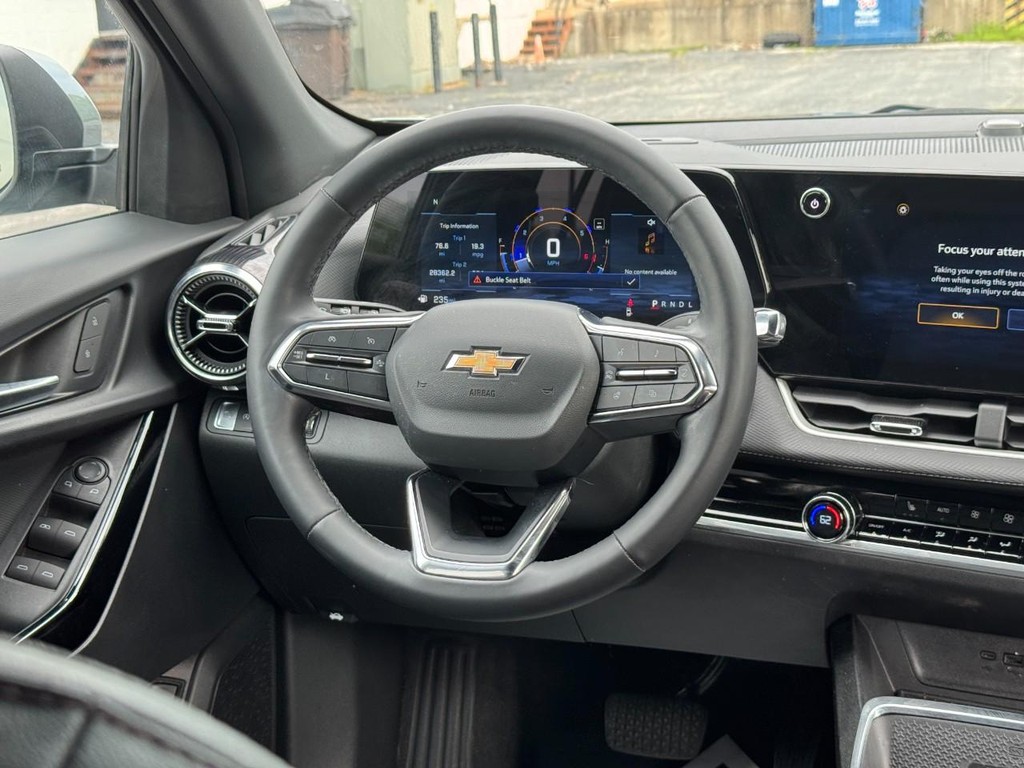 Chevrolet Equinox Vehicle Full-screen Gallery Image 13