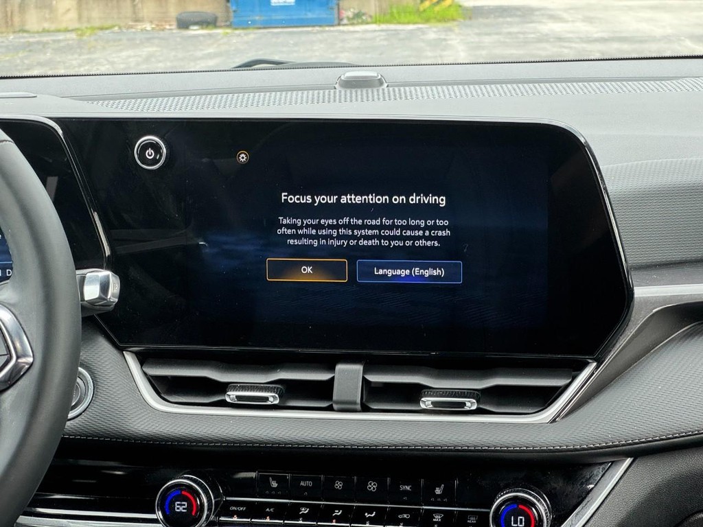 Chevrolet Equinox Vehicle Full-screen Gallery Image 14