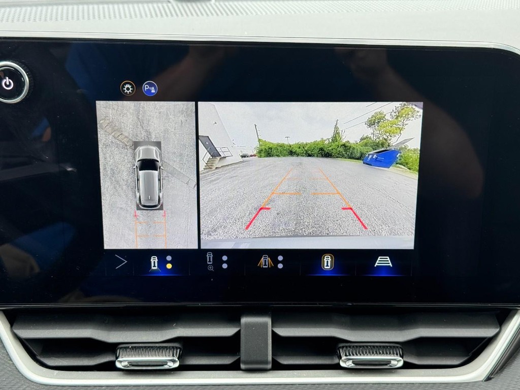 Chevrolet Equinox Vehicle Full-screen Gallery Image 22