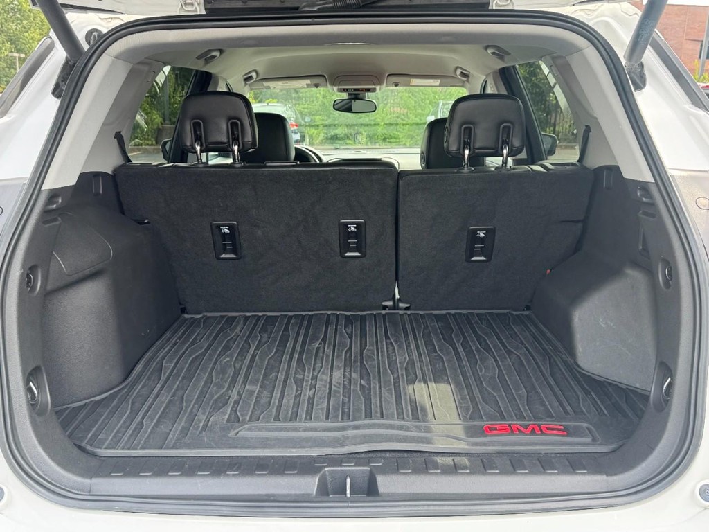 GMC Terrain Vehicle Full-screen Gallery Image 05