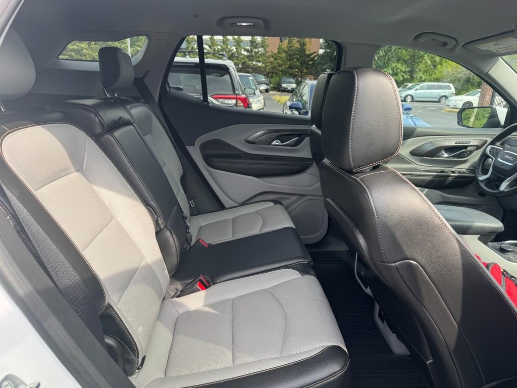 GMC Terrain Vehicle Full-screen Gallery Image 10
