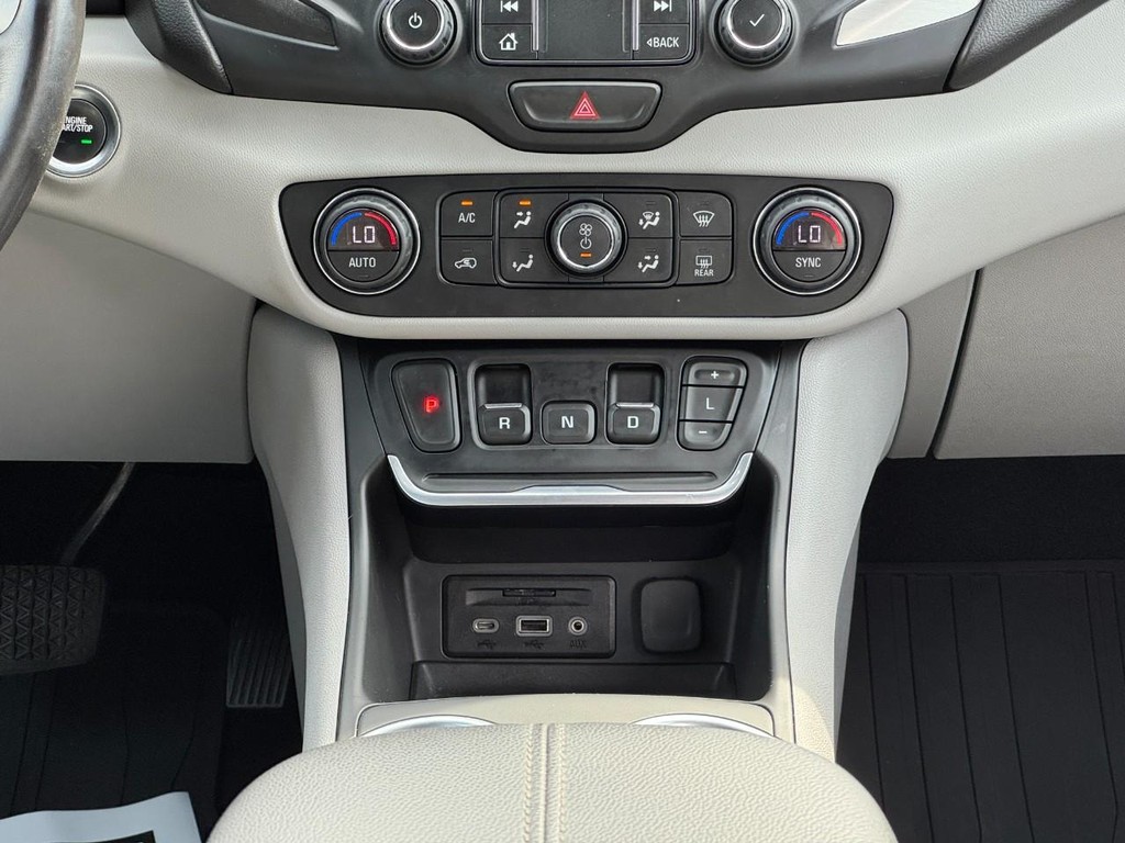 GMC Terrain Vehicle Full-screen Gallery Image 15