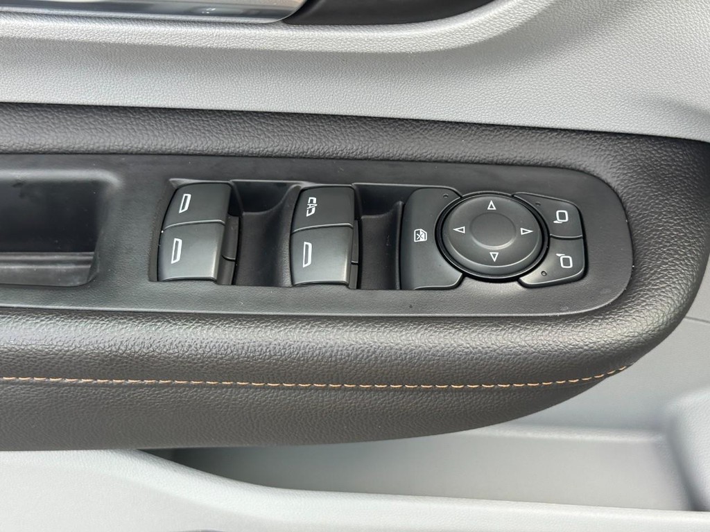 GMC Terrain Vehicle Full-screen Gallery Image 16