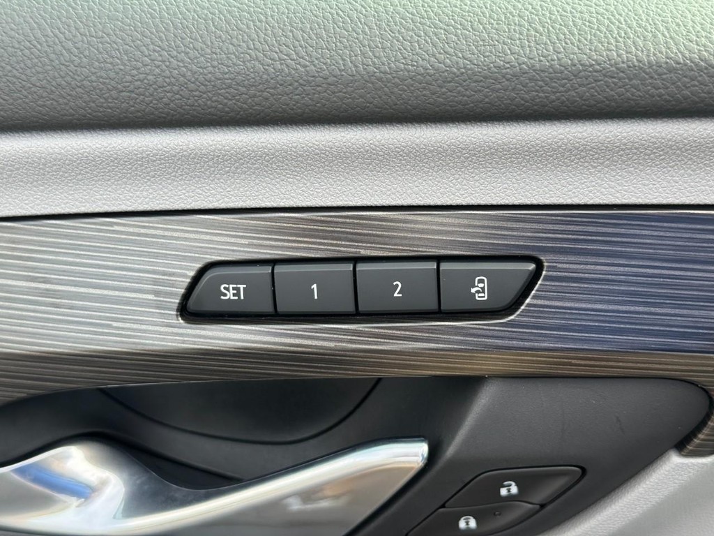 GMC Terrain Vehicle Full-screen Gallery Image 17
