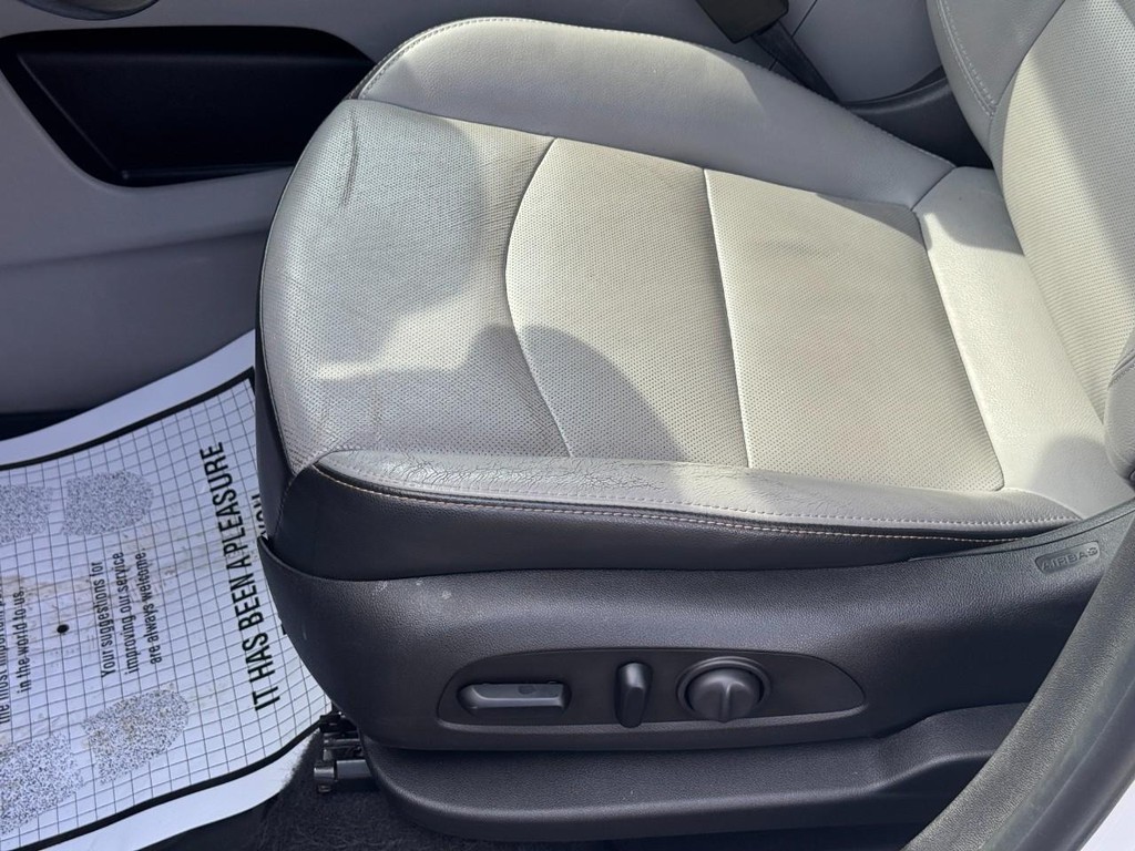 GMC Terrain Vehicle Full-screen Gallery Image 18