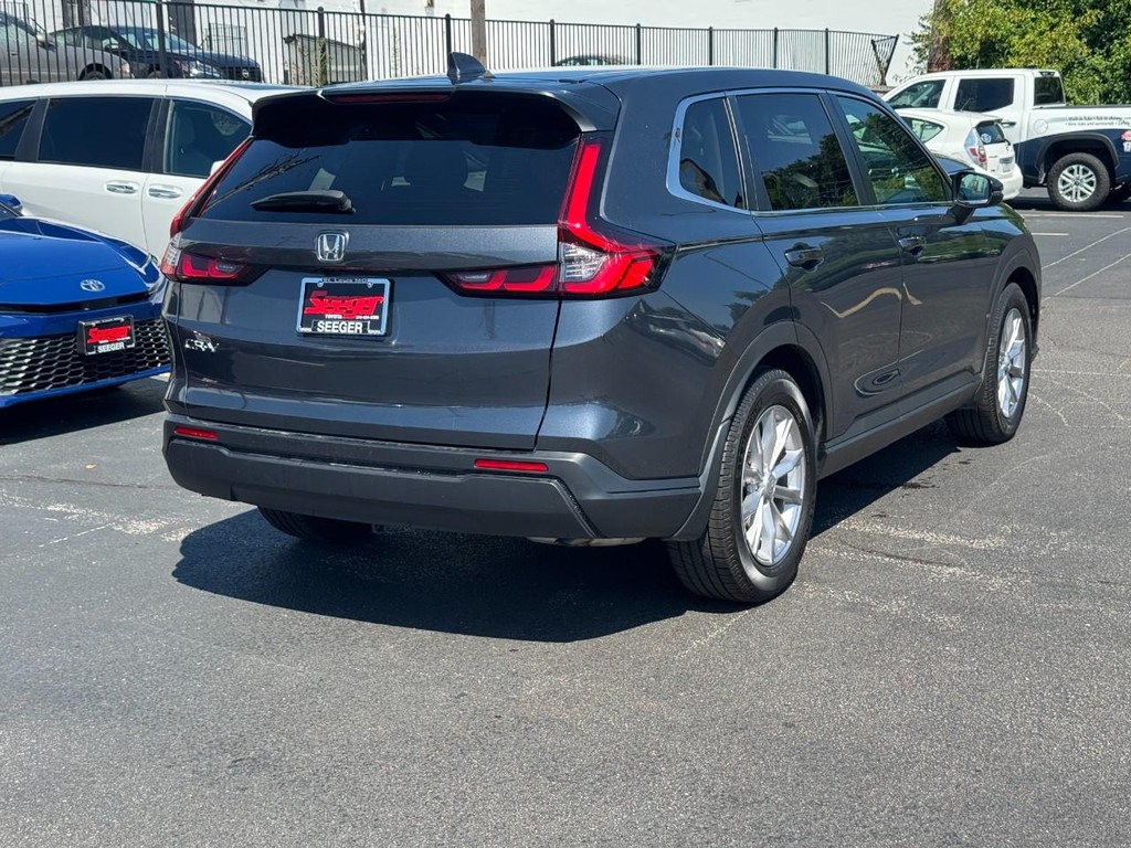 Honda. CR-V Vehicle Full-screen Gallery Image 03