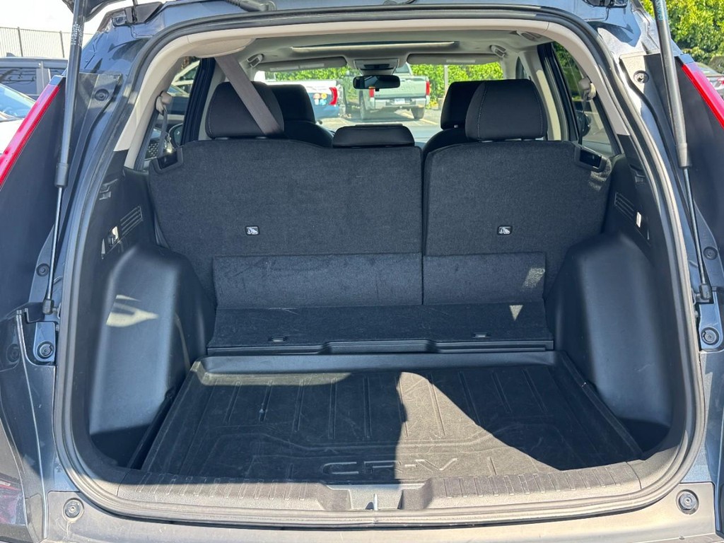 Honda. CR-V Vehicle Full-screen Gallery Image 05