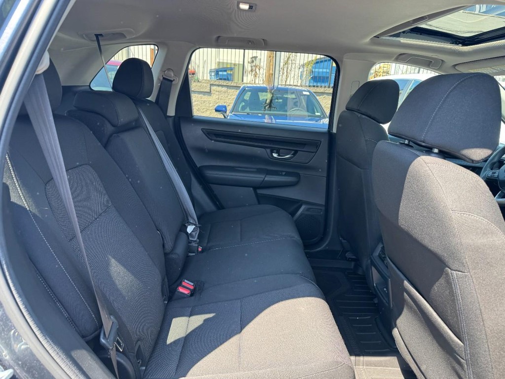 Honda. CR-V Vehicle Full-screen Gallery Image 10