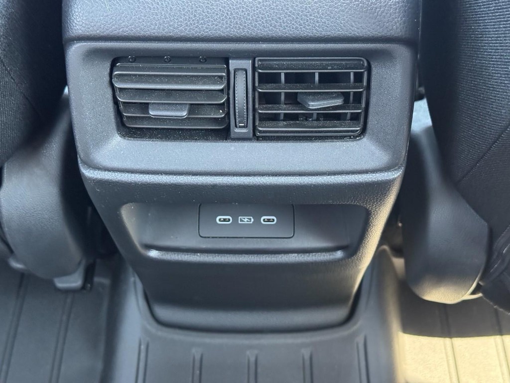 Honda. CR-V Vehicle Full-screen Gallery Image 11